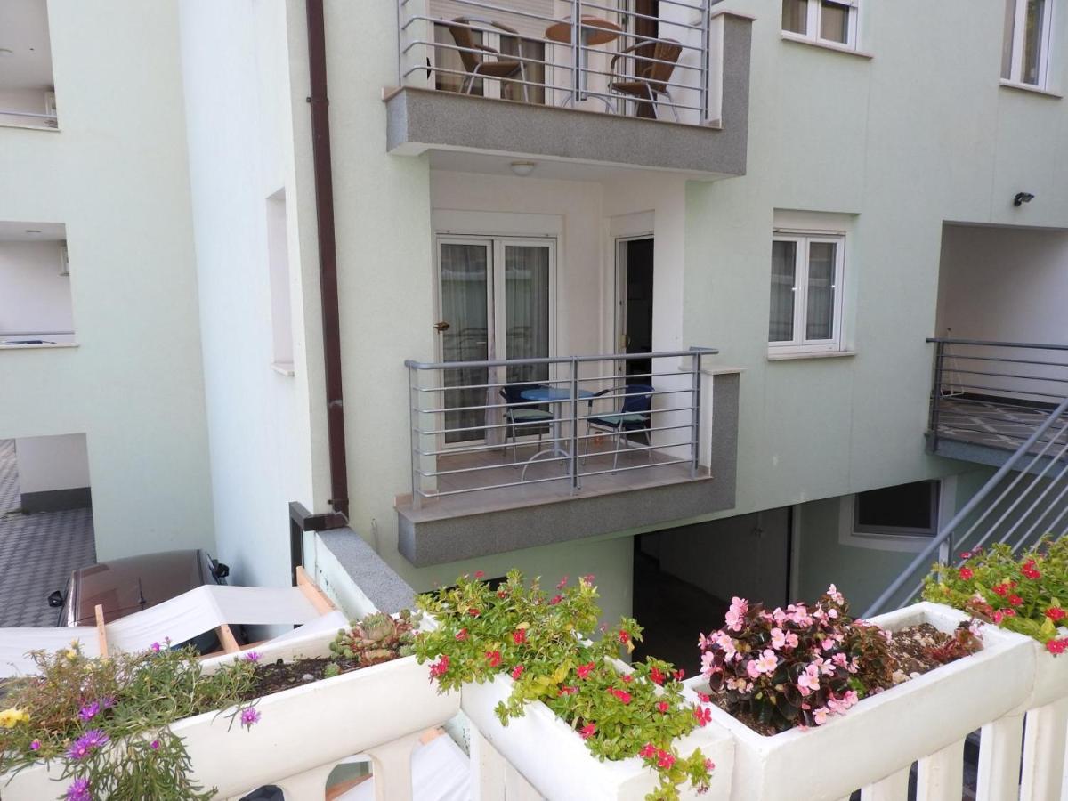 Ruza&Nikolina "1" Apartmani - Baška Voda Extérieur photo