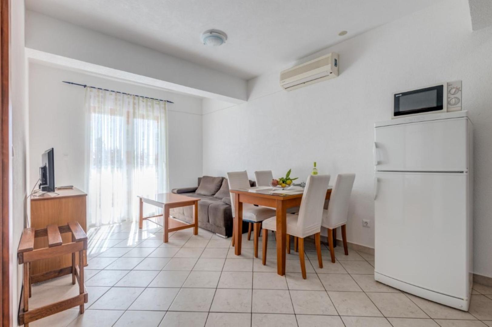 Ruza&Nikolina "1" Apartmani - Baška Voda Extérieur photo