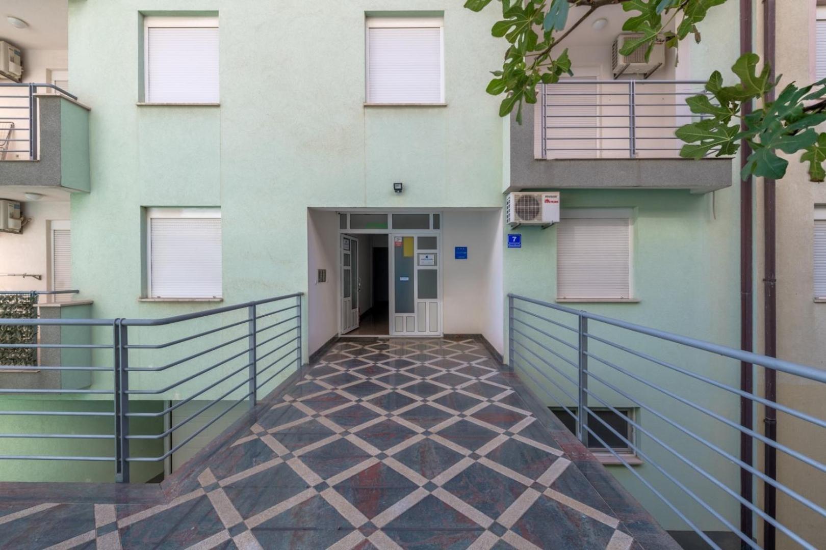 Ruza&Nikolina "1" Apartmani - Baška Voda Extérieur photo